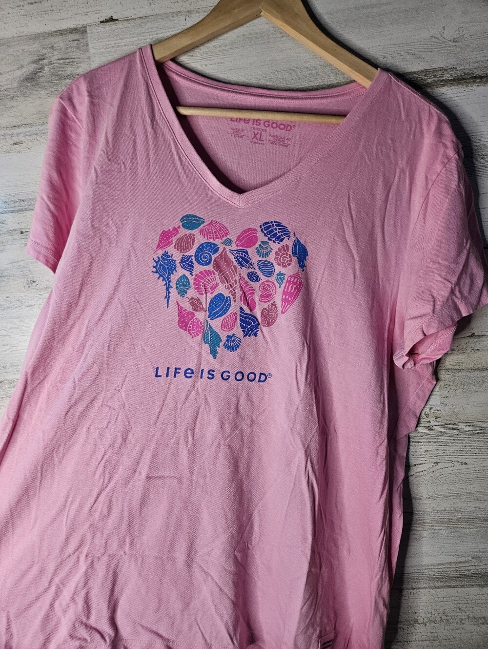 Life is Good Heart of Shells Pink Tshirt Vneck Womens XL EUC